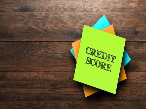Credit Score: ક્રેડિટ સ્કોરનું મહત્વ ઘણું વધી ગયું છે. હવે તમારા માટે સારા ક્રેડિટ સ્કોર વિના ઘર કે કાર ખરીદવી લગભગ અશક્ય બની ગયું છે. તમે લોન અથવા ક્રેડિટ કાર્ડની સમયસર ચુકવણી કરીને તમારો ક્રેડિટ સ્કોર મજબૂત કરી શકો છો. જો તમે લોન કે ક્રેડિટ કાર્ડ ન લીધું હોય તો ક્રેડિટ સ્કોરની ગણતરી કરવી ખૂબ મુશ્કેલ બની જાય છે. આ માત્ર નક્કી કરે છે કે લોન કોને અને કેટલી મળશે. ક્રેડિટ કાર્ડ બનશે કે નહીં અને તેની મર્યાદા શું હશે. અહીં અમે તમને જણાવીએ છીએ કે તમારો ક્રેડિટ સ્કોર કેવી રીતે વધારવો અને જાળવવો જેથી જરૂર પડ્યે તમે સરળતાથી લોન મેળવી શકો.