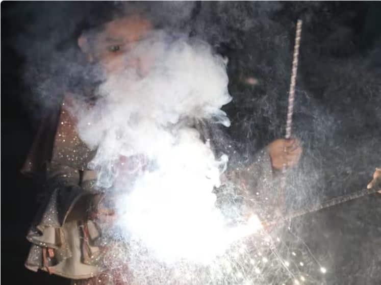 firecracker pollution after diwali so dangerous chemicals and gases in air cause lung cancer and asthma Pollution: ਇੰਨਾ ਖ਼ਤਰਨਾਕ ਕਿਉਂ ਹੈ ਪਟਾਕਿਆਂ ਦਾ ਪ੍ਰਦੂਸ਼ਣ ?ਸਾਹ ਲੈਣ ਸਾਰ ਹੀ ਸਰੀਰ ਚ ਚਲੇ ਜਾਂਦੇ ਨੇ ਖ਼ਤਰਨਾਕ ਕੈਮੀਕਲ