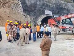 Uttarkashi Tunnel Collapse: टनल में फंसी 40 जिंदगियां, पाइप से पहुंचाया खाना और ऑक्सीजन, देखें रेस्क्यू की तस्वीरें