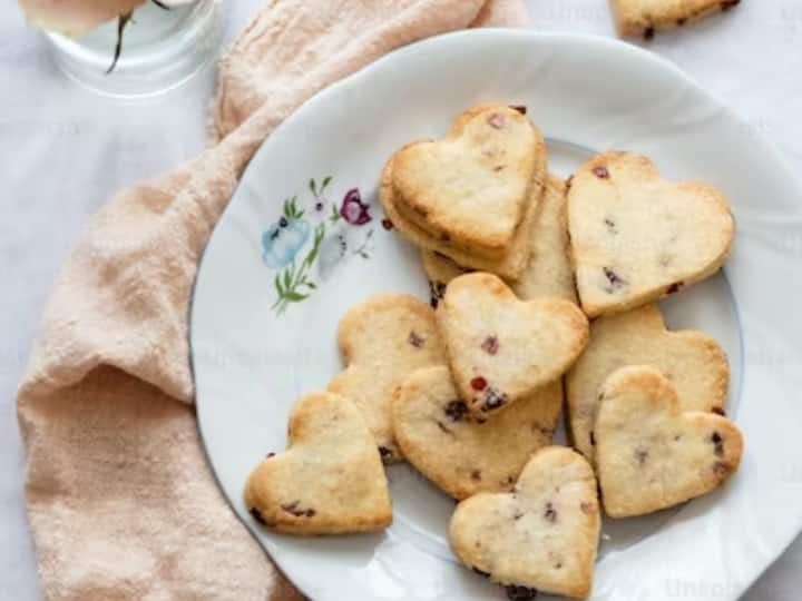 Omam Biscuit Recipe : செரிமான பிரச்சினைகளை நீக்க உதவும் இந்த ஓமம் பிஸ்கட்டை இன்றே வீட்டில் செய்து பாருங்கள்.