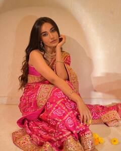 Diwali Photos: સુરભિ જ્યોતિએ એથનિક લૂકમાં બતાવ્યો દિલકશ અંદાજ, એક્ટ્રેસની અદા પર ફેન્સ ફિદા