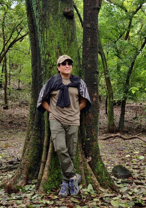 क्रिकेटर सचिन तेंदुलकर ने अपनी बायोपिक के लिए सबसे ज्यादा 40 करोड़ रुपये का अमाउंट वसूला था.