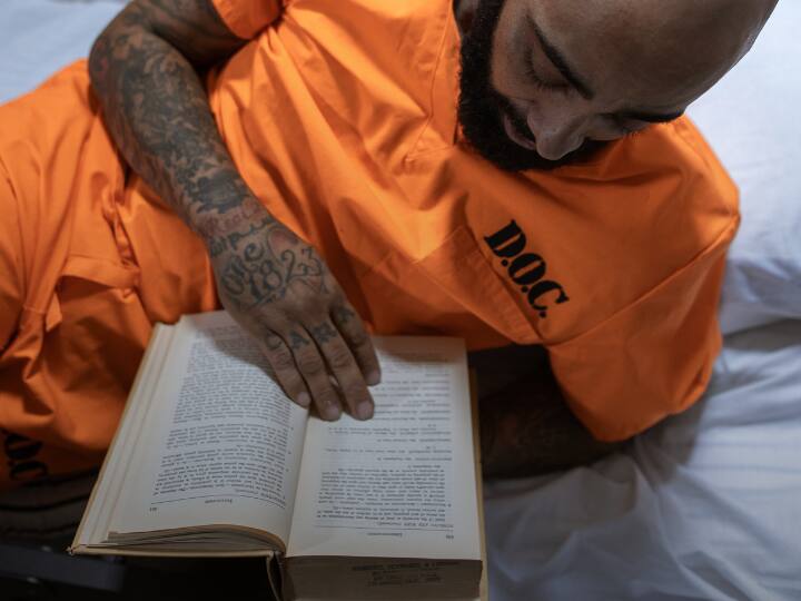 इस कार्यक्रम का एक और उद्देश्य साक्षरता बढ़ाना भी है. बोलीविया की जेलों में कैदियों के लिए मौत की सज़ा या उम्रकैद की सज़ा नहीं है.