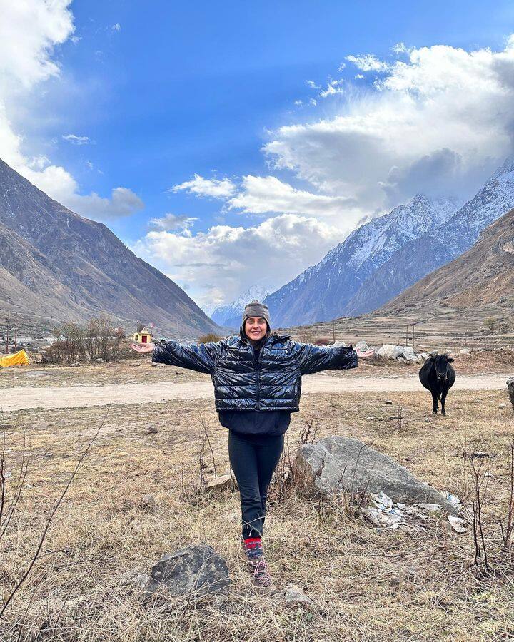 नुकतेच त्याने बद्रीनाथ दर्शनाचे फोटो चाहत्यांसोबत शेअर केले आहेत. ही छायाचित्रे वेगाने व्हायरल होत आहेत.