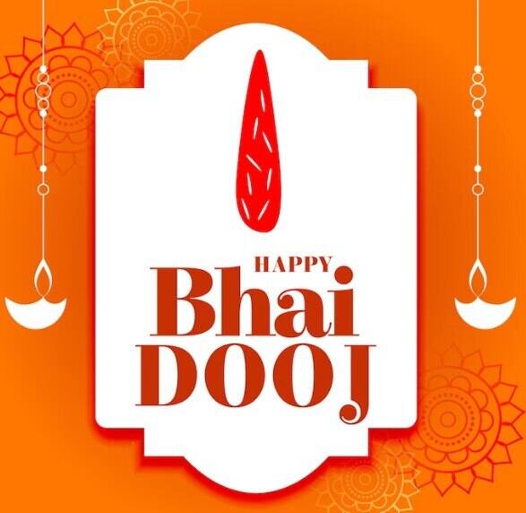 તિલક કરતી વખતે થાળી ચોક્કસ સજાવવી, રોલી, અક્ષત, ગોલા મીઠાઈ રાખવી. તિલક કરો અને તમારા ભાઈને આશીર્વાદ આપો.