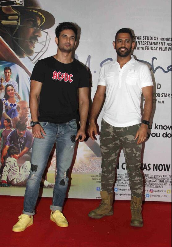 एमएस धोनी की जर्नी पर 'एम एस धोनी द अनटोल्ड स्टोरी' फिल्म बनाई गई थी. इस फिल्म में सुशांत सिंह राजपुत ने उनका किरदार निभाया था. इस फिल्म के लिए धोनी ने मेकर्स से 45 करोड़ रुपये फसूले थे.