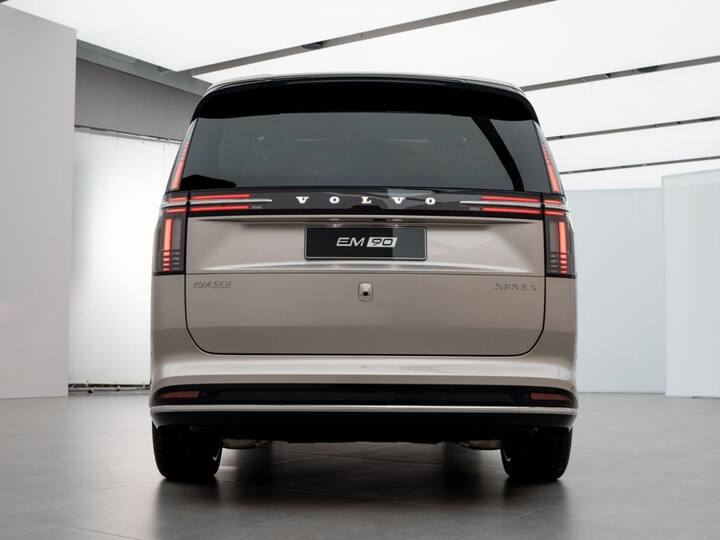 Currently this MPV is for the Chinese market and Volvo can bring this car here too considering how high demand is for big MPVs as the Vellfire is quite popular in India. (Image Credit: Somnath Chatterjee)