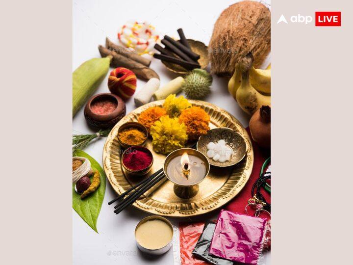 सिंदूर, फूल, चावल, चांदी का सिक्का,पान के पत्ते,गोला यानी सुखा नारियल,फूल की पत्तियां,कलावा, मिठाई, फल इन सभी चीजों का होना जरुरी है.