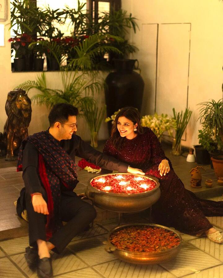 Her saree, which is from the Jade brand's shelves, has exquisite floral sequin embroidery all over.