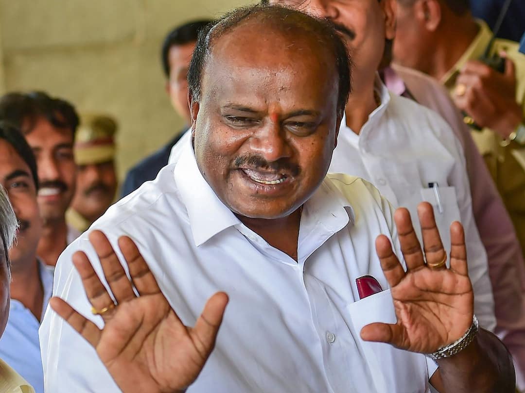 Congress Mocks Ex-Karnataka CM Kumaraswamy For 'Stealing' Electricity To Lit Up House On Diwali Congress Mocks Ex-Karnataka CM Kumaraswamy For 'Stealing' Electricity To Lit Up House On Diwali