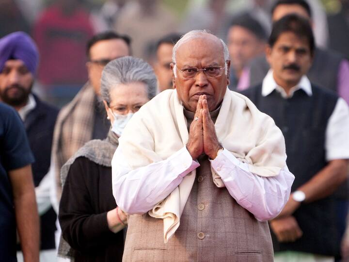 Congress President Mallikarjun Kharge pays tribute to India's first prime minister Jawaharlal Nehru on his birth anniversary at Shanti Van. (Source: PTI)