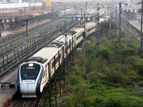 Chhath Puja 2023: छठ पूजा पर ट्रेनों में उमड़ी भीड़, रेलवे ने स्‍टेशनों पर क‍िए खास इंतजाम, देखें तस्‍वीरें