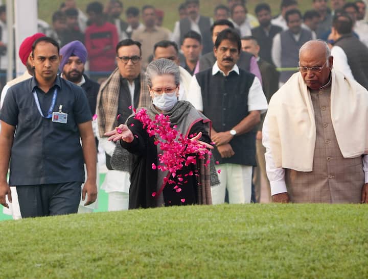 Senior Congress leader Sonia Gandhi stands next to party president Mallikarjun Kharge and pays a floral tribute to India's first Prime Minister Jawaharlal Nehru on his birth anniversary at Shanti Van in New Delhi on Tuesday. (Source: PTI)