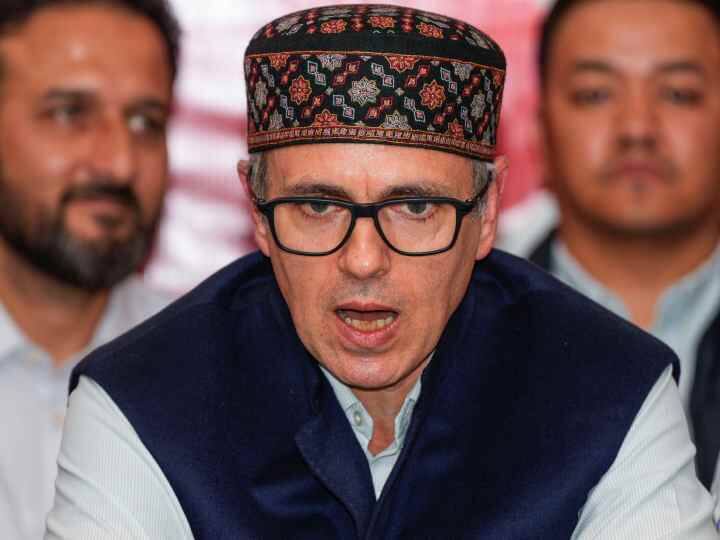 KEA ban head cover during upcoming recruitment exam, Omar Abdullah Attacks Congress 'निराशाजनक है कि कांग्रेस शासन में भी...', कर्नाटक की परीक्षा में ड्रेस कोड पर भड़के उमर अब्दुल्ला