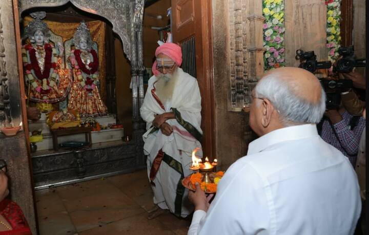 Gujarati New Year: CM Bhupendra Patel worshipped to Bhadrakali Mataji and visited to holly place in Gujarat at today New Year: નવા વર્ષની સવારે મુખ્યમંત્રી પટેલે નાગરિકો માટે મંદિરોમાં કરી પ્રાર્થના, પંચદેવ-ત્રિમંદિર, ભદ્રકાળી મંદિરે કર્યા દર્શન