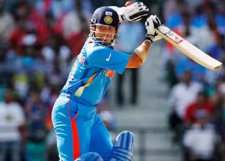 ਭਾਰਤ-ਨਿਊਜ਼ੀਲੈਂਡ ਵਨਡੇ ਮੈਚਾਂ ਵਿੱਚ ਸਭ ਤੋਂ ਵੱਧ ਦੌੜਾਂ ਬਣਾਉਣ ਦਾ ਰਿਕਾਰਡ ਮਾਸਟਰ ਬਲਾਸਟਰ ਸਚਿਨ ਤੇਂਦੁਲਕਰ ਦੇ ਨਾਮ ਹੈ। ਉਸ ਨੇ 1990 ਤੋਂ 2009 ਦਰਮਿਆਨ ਕੀਵੀ ਟੀਮ ਵਿਰੁੱਧ 42 ਮੈਚਾਂ ਦੀਆਂ 41 ਪਾਰੀਆਂ ਵਿੱਚ 1750 ਦੌੜਾਂ ਬਣਾਈਆਂ ਹਨ। ਇਸ ਦੌਰਾਨ ਸਚਿਨ ਦੀ ਬੱਲੇਬਾਜ਼ੀ ਔਸਤ 46.05 ਰਹੀ ਹੈ।