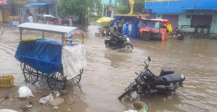 Following this, heavy rains lashed coastal and delta districts of Tamil Nadu, Puducherry and Karaikal with Velankanni recording 17 cm of rainfall (Credit: ABP Nadu)
