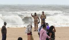 Weather Update : শীতের আমেজে নিম্নচাপের ফলা, চলতি সপ্তাহে রাজ্যের কোন জেলায় কেমন বৃষ্টি-শঙ্কা ?