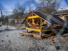 छतों पर लगे टिन शेड सीधे क्यों नहीं होते… ये स्पीड ब्रेकर की तरह ही क्यों होते हैं?