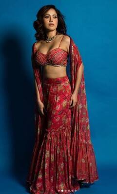 Nushrratt Bharuccha: ਰੈੱਡ ਸ਼ਰਾਰਾ 'ਚ ਨਜ਼ਰ ਆਈ ਨੁਸਰਤ ਭਰੂਚਾ, ਡੈਸ਼ਿੰਗ ਲੁੱਕ ਦੇਖ ਉੱਡੇ ਫੈਨਜ਼ ਦੇ ਹੋਸ਼