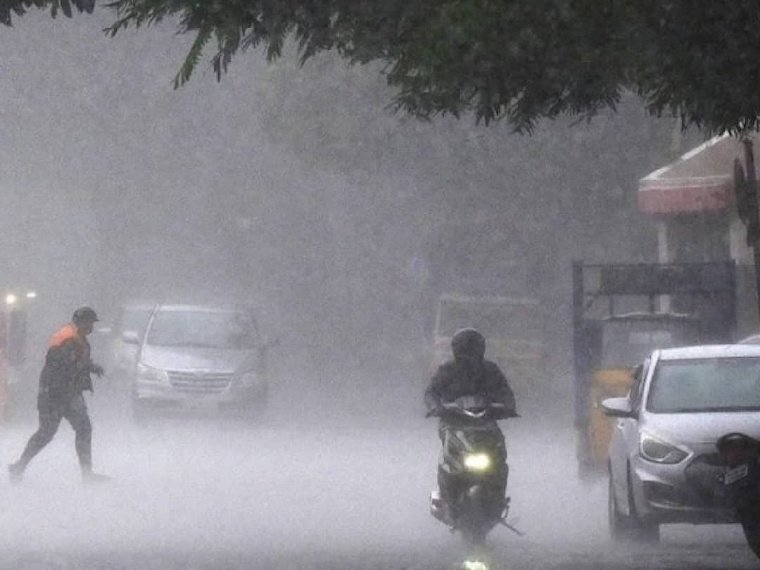 Heavy Rain: டெல்டா மாவட்டங்களைப் புரட்டிப்போடும் கனமழை.. வேளாங்கண்ணி தான் டாப்..! heavy rain fall in delta districts in last 24 hours Heavy Rain: டெல்டா மாவட்டங்களைப் புரட்டிப்போடும் கனமழை.. வேளாங்கண்ணி தான் டாப்..!