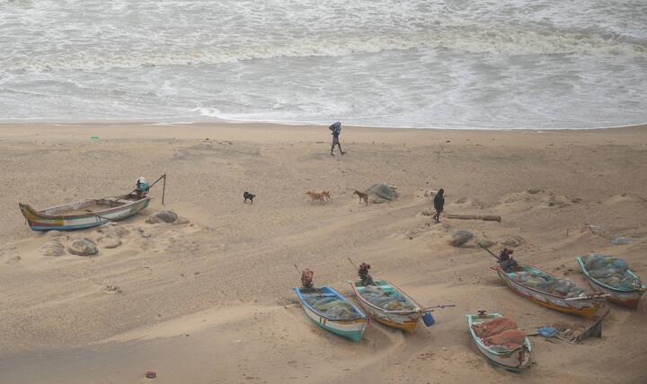 বৃহস্পতিবার এই নিম্নচাপ শক্তি বাড়িয়ে অতি গভীর নিম্নচাপে পরিণত হবে এবং গতি পরিবর্তন করে ওড়িশা উপকূল অর্থাৎ উত্তর বঙ্গোপসাগরের দিকে আসতে পারে।