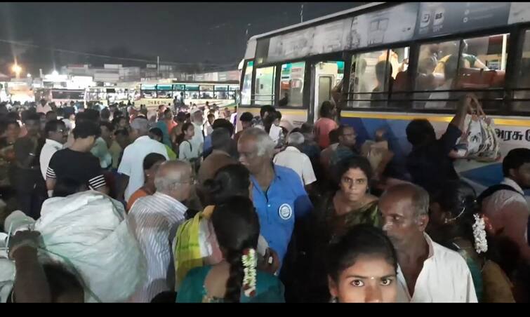 Diwali festival commuters thronged the suburban and city bus stations of Dharmapuri to go to their hometowns TNN சொந்த ஊர்களுக்கு செல்ல தருமபுரி பேருந்து நிலையத்தில் குவிந்த பயணிகள்