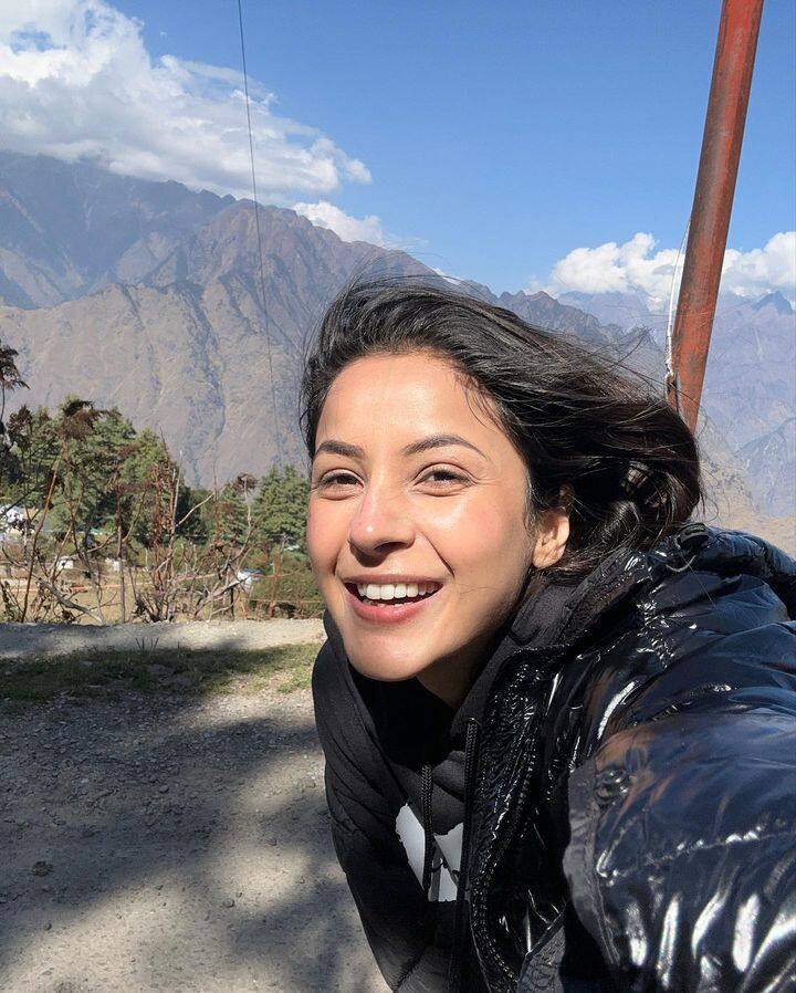 'बिग बॉस 13'मधून सर्वांची मने जिंकणाऱ्या शहनाज गिलने आता बॉलिवूडमध्ये आपले पाय रोवले आहेत.