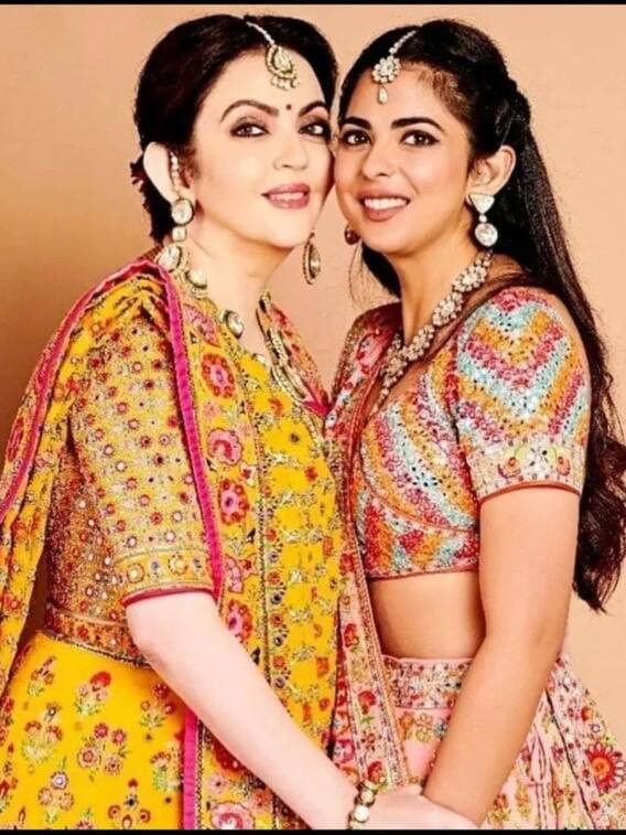 इशा अंबानी के 10 रॉयल लुक जिनमें उन्होंने नीता अंबानी को भी किया फेल