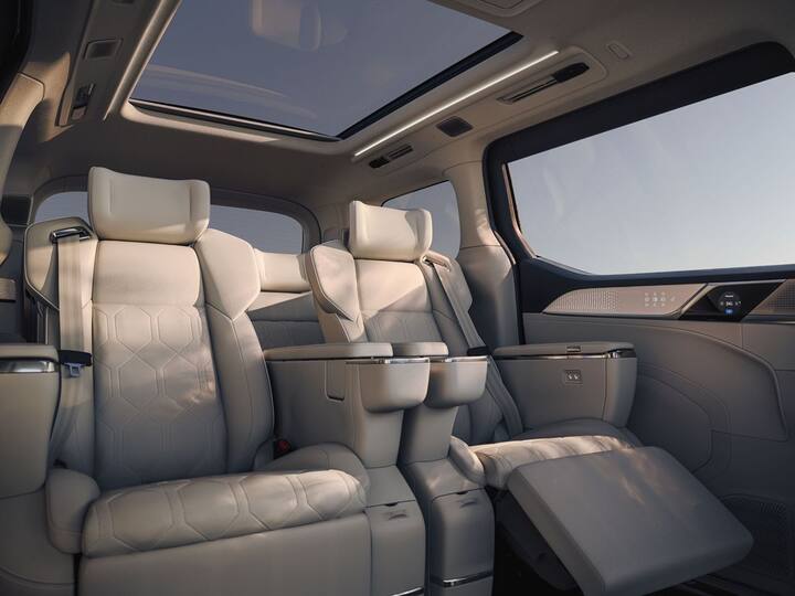 Further, this MPV has zero gravity cushions with a seven-layer structure plus having a panoramic glass roof as well. Rear seat passengers also get a 15.6-inch screen that is mounted in the roof which folds down. (Image Credit: Somnath Chatterjee)