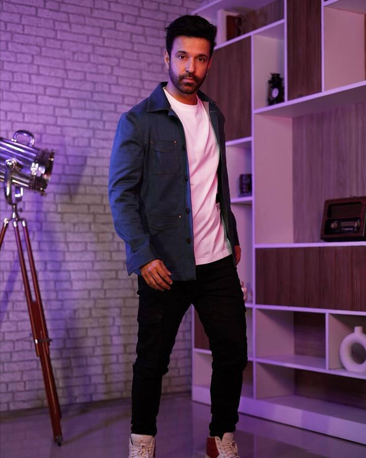 आमिर अली, जिन्होंने एफ.आई.आर., दिल्ली वाली ठाकुर गर्ल्स, सरोजिनी-एक नई पहल जैसे शो में अपने अभिनय से कई दिल जीते हैं, अब झलक दिखला जा 11 में अपने नृत्य कौशल से प्रशंसकों को एंटरटेन कर रहे हैं. उन्होंने झलक दिखला जा 11 में हिस्सा लिया है और उनकी कथित कुल संपत्ति 25 करोड़ रुपये है.