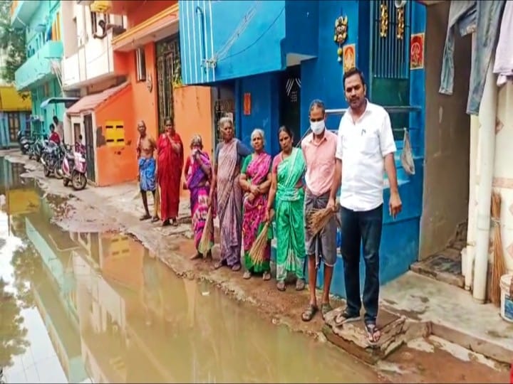 மதுரை மாநகராட்சியை கண்டித்து கையில் துடைப்பத்துடன் போராட்டத்தில் ஈடுபட்ட பெண்கள்! காரணம் என்ன?