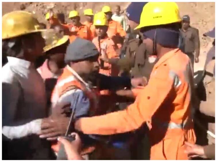 Uttarakhand tunnel collapse rescue operation protest landslide 'Humara Aadmi Nikalo': Protest Breaks Out At Uttarakhand Tunnel Collapse Site