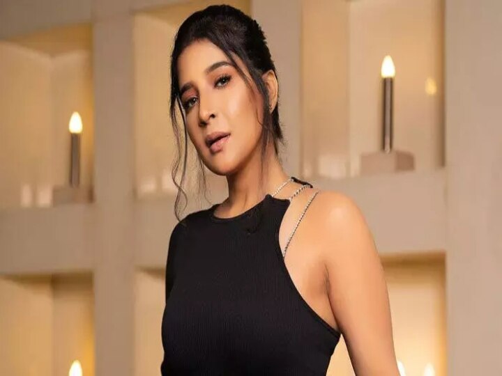 Sakshi Agarwal : பான் இந்திய அளவில் கலக்கும் சாக்‌ஷி அகர்வால்.. கலக்கும் பிக்பாஸ் பிரபலம்..