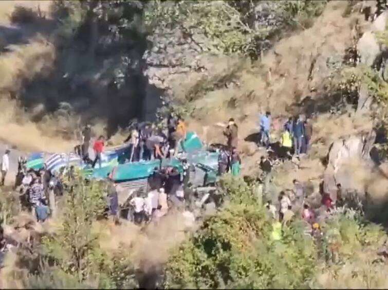 Jammu Kashmir Bus Accident Several Dead Bus Falls in to Gorge JK Doda Accident Today Jammu Kashmir Bus Accident: ஜம்மு & காஷ்மீரில் கோர விபத்து - பேருந்து கவிழ்ந்த விபத்தில் பலி எண்ணிக்கை 37ஆக உயர்வு!