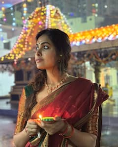 Divi Vadthya: కార్తీక దీపాల వెలుగులో మెరిసిపోతున్న దివి