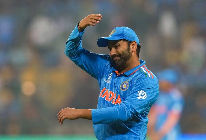 8. सर्वाधिक षटकार : रोहित शर्मा यंदाच्या विश्वचषकात वेगळ्याच अंदाजात फलंदाजी करतो. पहिल्या चेंडूपासून रोहित आक्रमक फलंदाजी करतो. यंदाच्या विश्वचषकात सर्वाधिक षटकाराचा विक्रम रोहिच्या नावावर आहे. रोहितने नऊ सामन्यात 28 षटकार मारलेत. मॅक्सवेल 26 षटकारासह दुसऱ्या स्थानावर आहे.