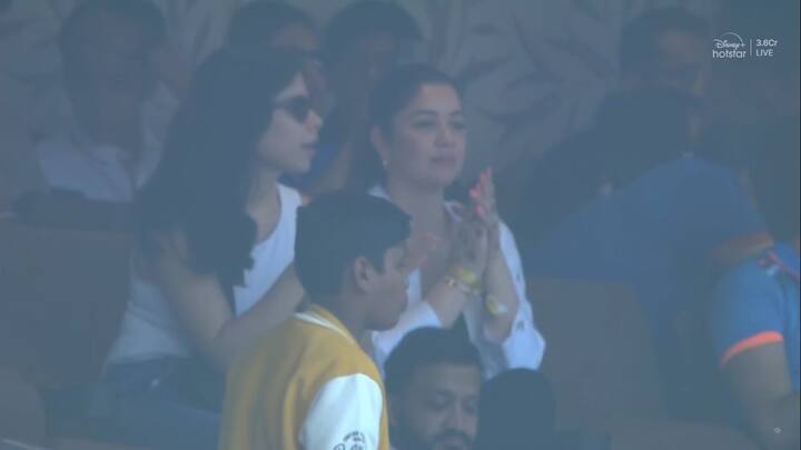 गिल ने रोहित शर्मा के साथ मिलकर भारत को ताबड़तोड़ शुरुआत दिलाने में अहम किरदार अदा किया. रोहित और गिल ने पहले विकेट के लिए 50 गेंदों में 71 रनों की साझेदारी की.