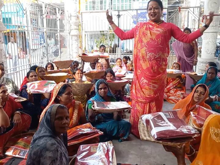 Chhath Puja 2023 Third Gender Community Helps in Chhath Puja in Samastipur Bihar ANN Chhath Puja 2023: कभी गरीबों का घर बसाया तो कभी कराई बेटियों की शादी, अब छठ पर किन्नर समाज ने किया ये काम