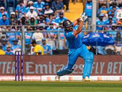 वर्ल्ड कप में रोहित शर्मा ने लगाया छक्कों का अर्धशतक, ऐसा करने वाले बने दुनिया के पहले बल्लेबाज