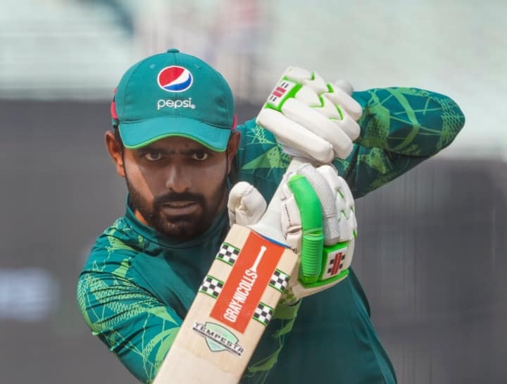 Babar Azam Stepped Down as Pakistan Captain From All Formats ODI World Cup 2023 Sports News हकालपट्टीआधी देशप्रेम जागं, पाकिस्तान झिंदाबाद म्हणत बाबर आझमने कर्णधारपद सोडलं