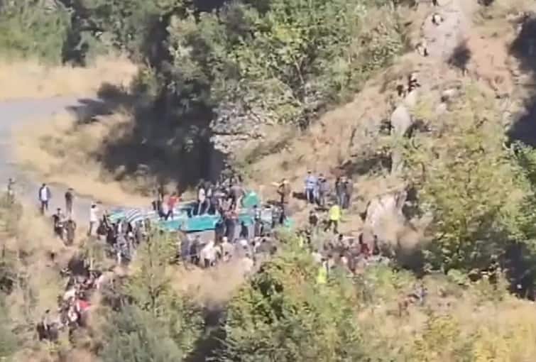 Jammu Kashmir Accident: Bus fell into 250 meter deep gorge in Doda, 25 out of 40 passengers died tragically, many injured Jammu Kashmir Accident: ડોડામાં બસ 250 મીટર ઊંડી ખીણમાં ખાબકી, 40માંથી 25 મુસાફરોના કરૂણ મોત, અનેક ઘાયલ
