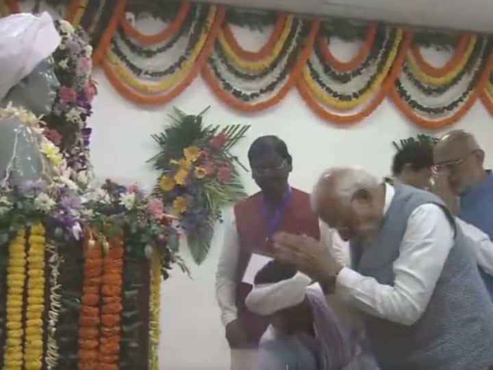 Prime Minister Narendra Modi on Wednesday paid floral tributes to Indian tribal activist and folk hero Birsa Munda on his birth anniversary at his native village Ulihatu in Khunti district of Jharkhand. (Photo: X/ANI)