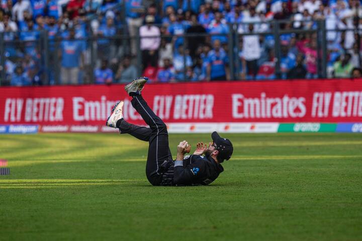 भारताने दिलेल्या 398 धावांच्या आव्हानाचा पाठलाग करताना न्यूझीलंडचा संघ 327 धावांपर्यंत मजल मारु शकला. शामीने न्यूझीलंडच्या सात फलंदाजांना बाद केले. डॅरेल मिचेल याने 134 धावांची खेळी करत एकाकी झुंज दिली. कर्णधार केन विल्यमसन यानेही अर्धशतक झळकावले.