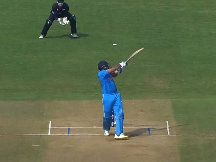 IND vs NZ World Cup 2023 Semi-Final India is on the way to win the semifinal match against New Zealand Rohit Strikes brilliantly in Poweplay IND vs NZ Semi Final: वर्ल्ड कप सेमीफाइनल में जीत की राह पर टीम इंडिया, पहले दो पड़ाव में न्यूजीलैंड पर दिखाया दबदबा