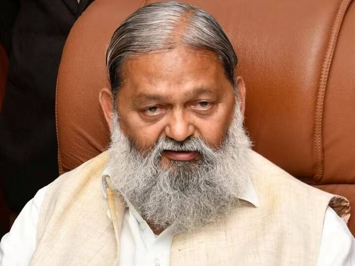 Haryana Poisonous Liquor Case Home Minister Anil Vij statement on deaths due to poisonous liquor Haryana Poisonous Liquor Case: जहरीली शराब से हुई मौतों पर गृह मंत्री अनिल विज का बड़ा बयान, बोले- 'हर सुराग पर...'