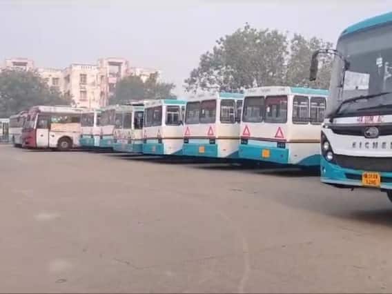 Haryana Roadways Strike: हरियाणा रोडवेज ड्राइवर की हत्या के विरोध बसों के थमे पहिए, हड़ताल पर कर्मचारी, इंसाफ की मांग Haryana Roadways Strike: हरियाणा रोडवेज ड्राइवर की हत्या के विरोध बसों के थमे पहिए, हड़ताल पर कर्मचारी, इंसाफ की मांग