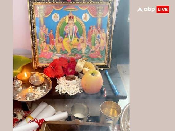 ભગવાન ચિત્રગુપ્તની પૂજા કાયસ્થ સમુદાયના લોકો કરે છે. ચિત્રગુપ્તને કાયસ્થ સમુદાયના પૂર્વજ માનવામાં આવે છે. આ દિવસે ચિત્રગુપ્ત જીની પ્રથમ આરતી કરવામાં આવે છે. આ પછી કલમ દવાતની પૂજા કરવામાં આવે છે.