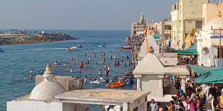 Gomti Ghat Video Viral: heavy crowd in Dwarka Gomti Ghat in occasion of Bhai Bij 2023 at today Gomti Ghat: ભાઇબીજના પ્રસંગે દ્વારકાના ગોમતી ઘાટે ભારે ભીડ, સ્નાન કરવા ઉમટ્યા હજારો ભાઇ-બહેનો