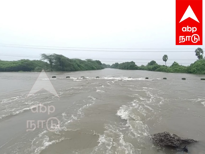 மரக்காணம் அருகே ஓங்கூர் ஆற்றில் வெள்ளப்பெருக்கால் மூழ்கிய தரைப்பாலம்